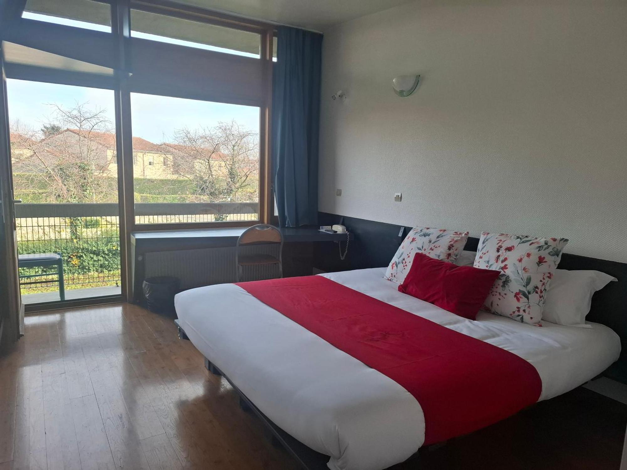 Hotel Restaurant Cirius Морон-ле-Ба Екстериор снимка