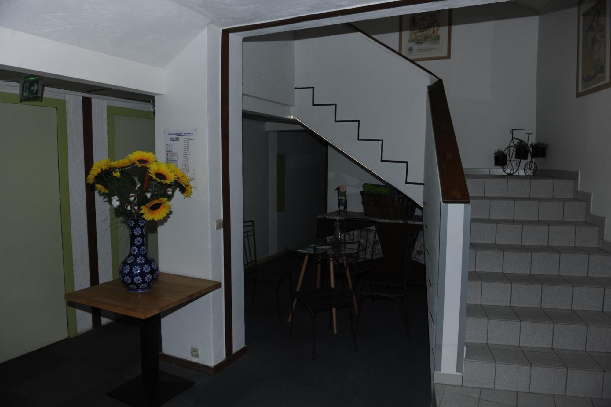 Hotel Restaurant Cirius Морон-ле-Ба Екстериор снимка