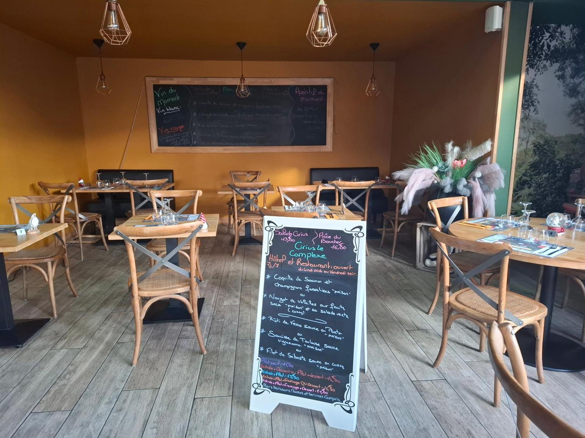Hotel Restaurant Cirius Морон-ле-Ба Екстериор снимка